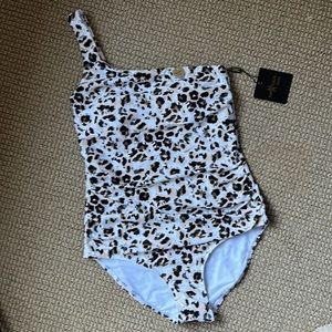 Nip Tuck Women's Rhonda leopard Print One Shoulder One Piece Swimsuit size 8 NWT